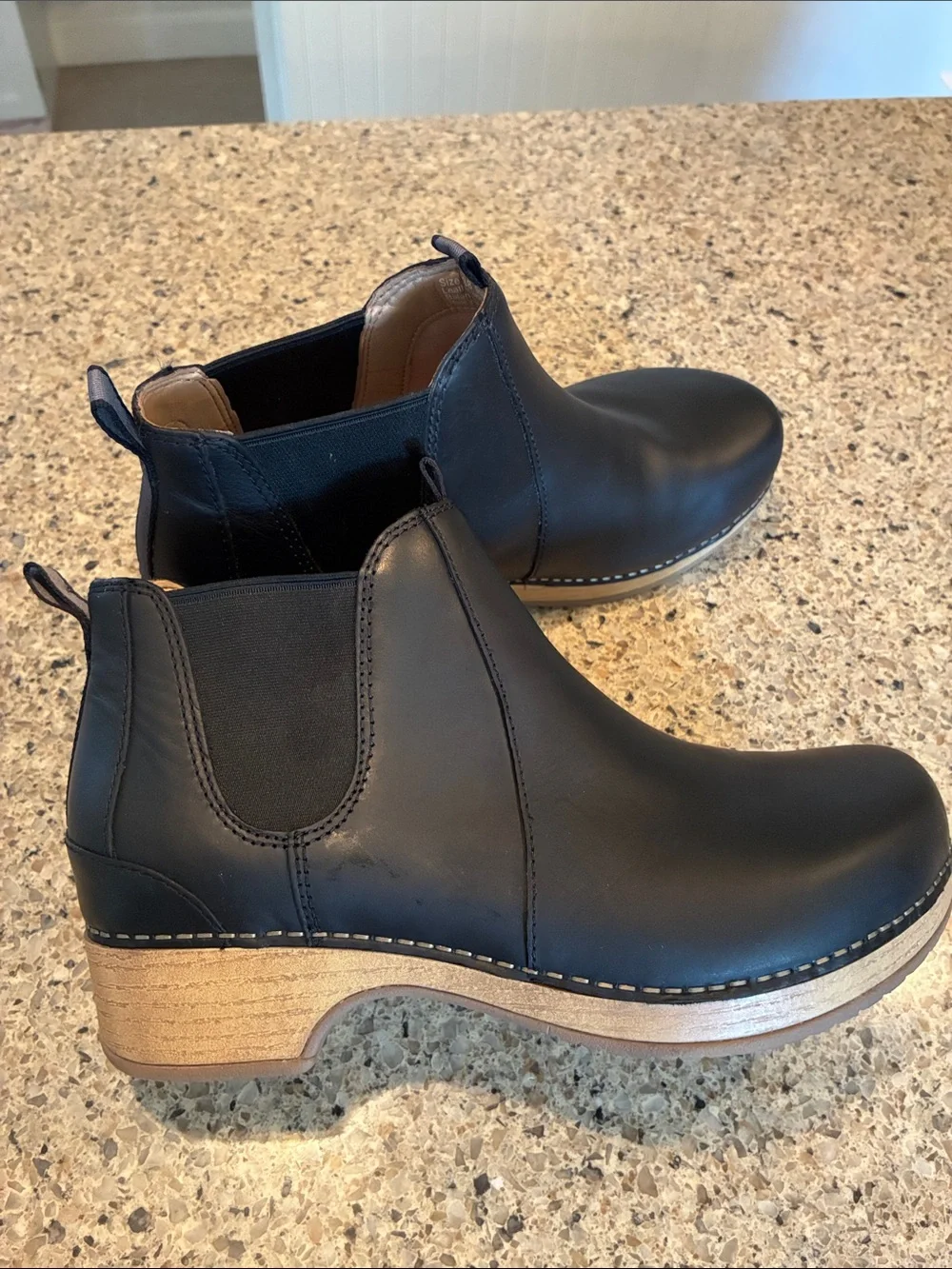 Women’s 38 Dansko Becka Boots in black oiled leather - Picture 6 of 11